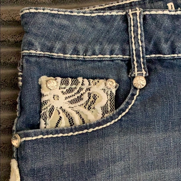 Lace Accented Jean Shorts - Picture 5 of 5